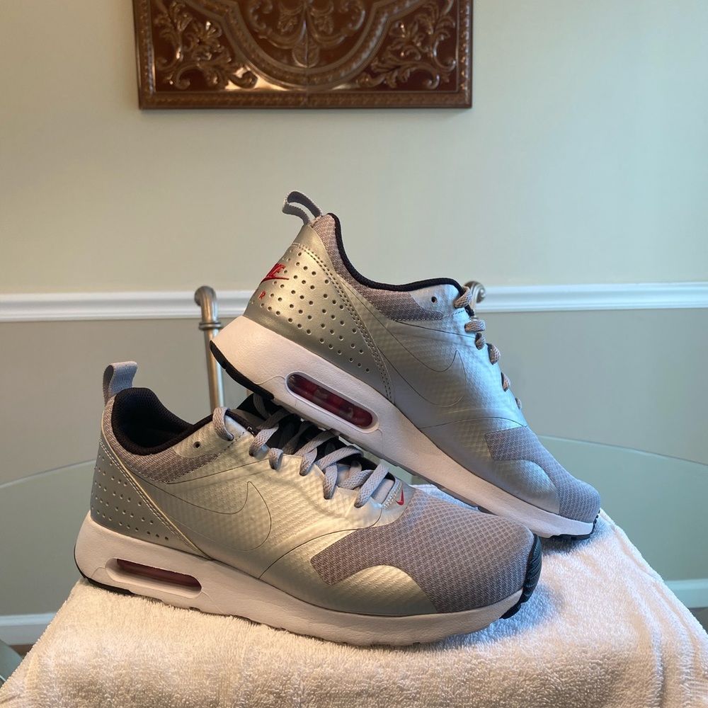 Nike Women’s Air Max Tavas - Picture 5 of 10